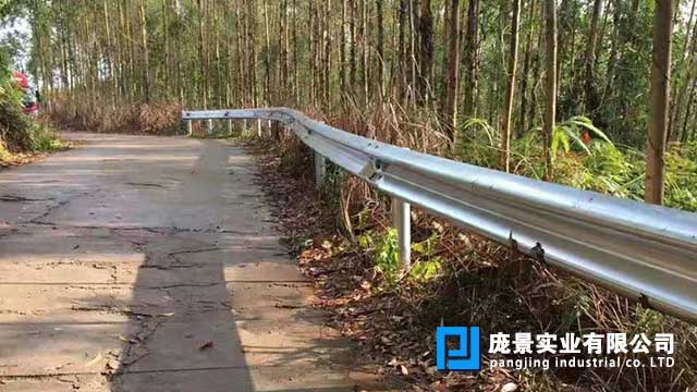 乡村公路草莓视频污在线看免费使用年限.jpg