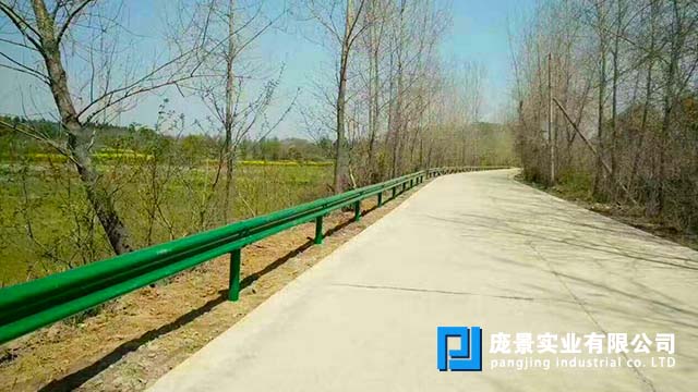 乡村草莓视频污在线看免费.jpg