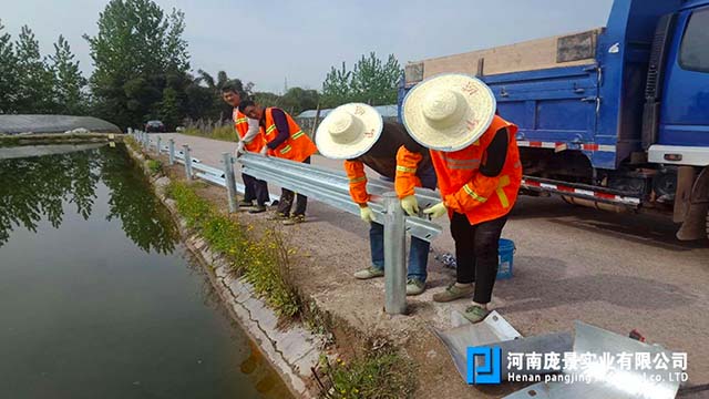 乡村公路草莓视频污在线看免费.jpg
