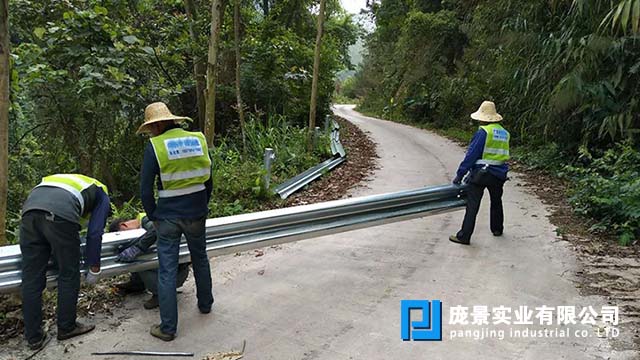 乡村公路草莓视频污在线看免费.jpg