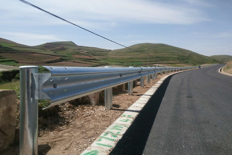 道路波形草莓视频污在线看免费.jpg