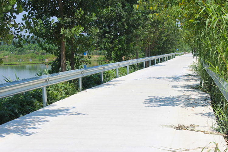 公路波形草莓视频污在线看免费.jpg