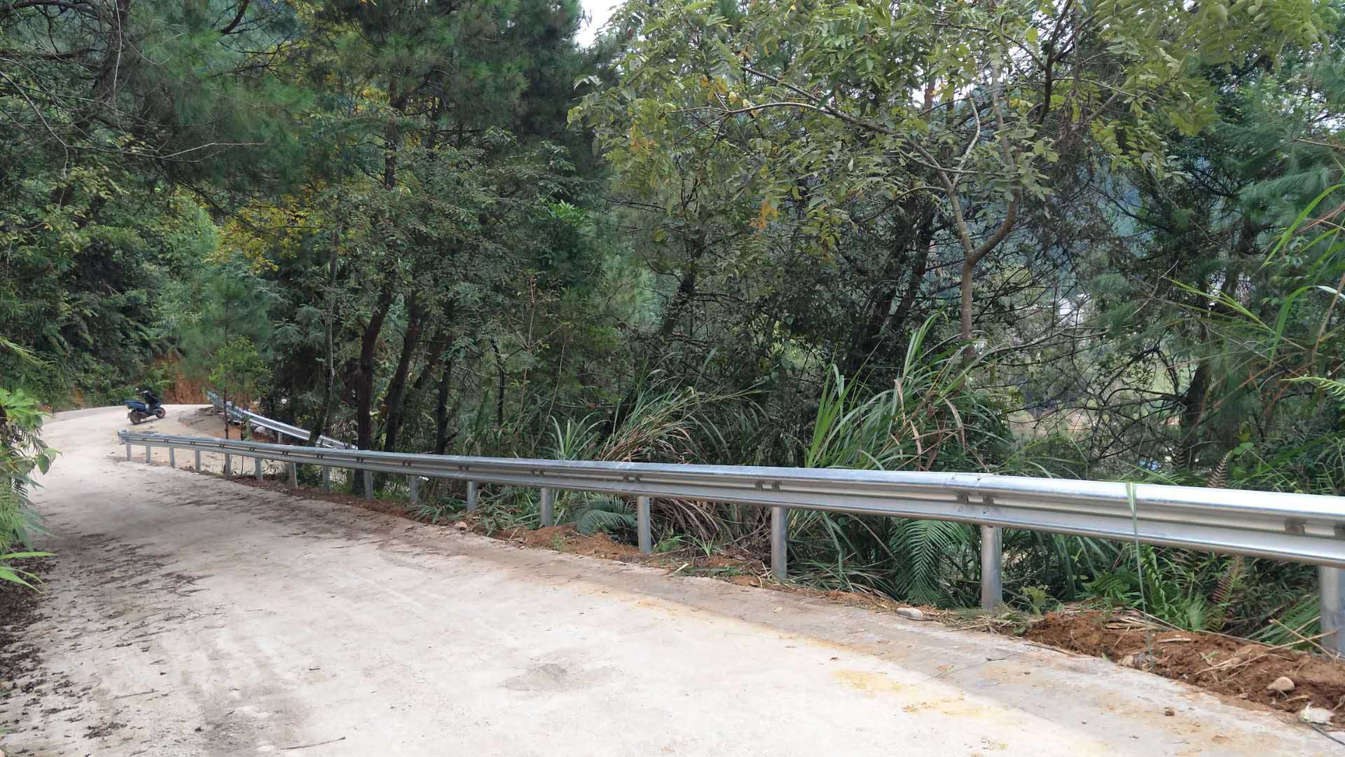 波形草莓视频污在线看免费.jpg